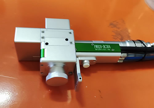 Аппарат лазерной чистки пишет - Ошибка вибрации. Пистолет Relfar FWH20-DC30A-V3-T   Аппарат Laser Cleaning Machine МодельTSQ 2000